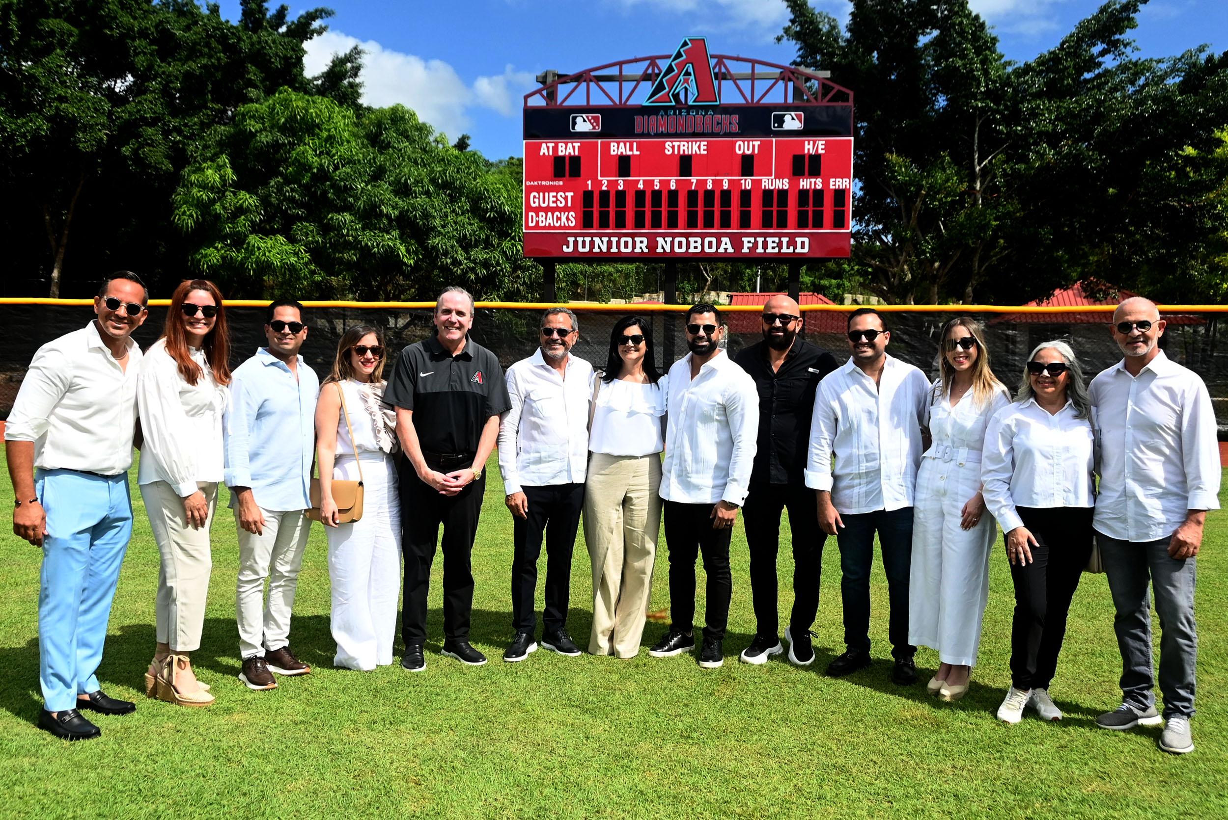 Junior Noboa junto a miembros de su familia