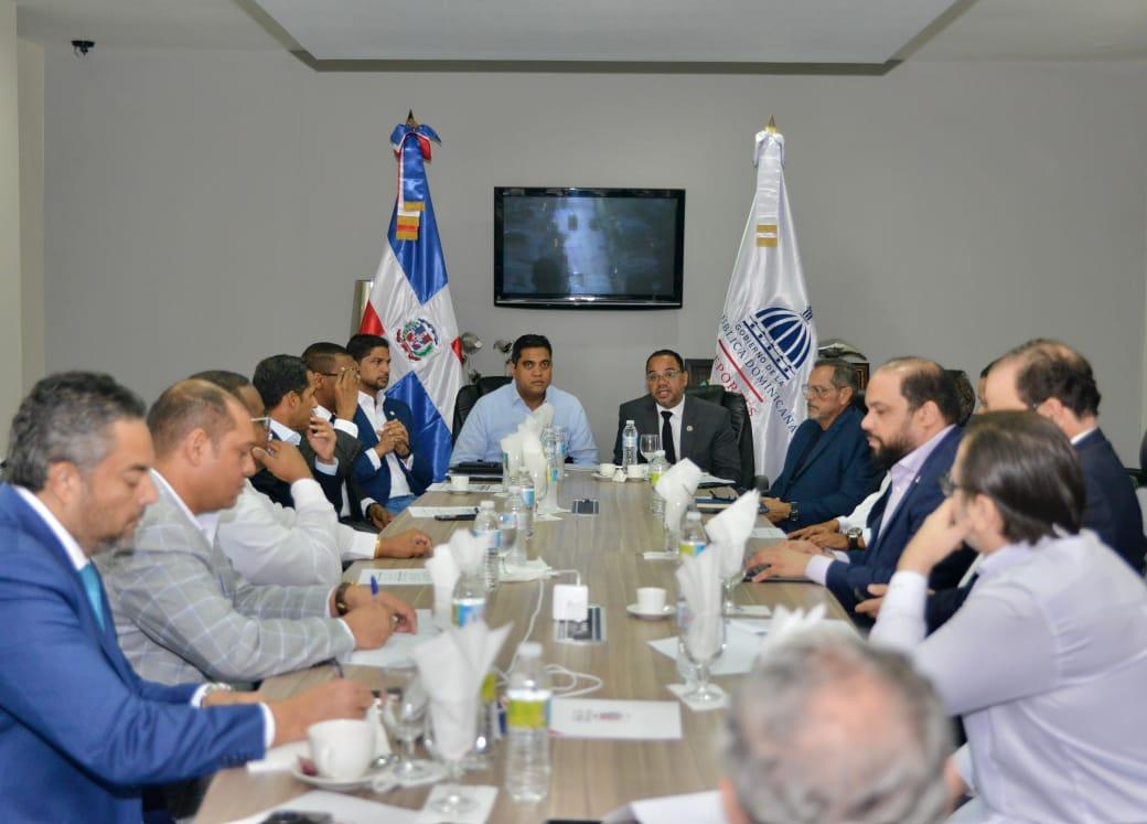 Reunión de Kevin Cruz, Junior Noboa y otras instituciones