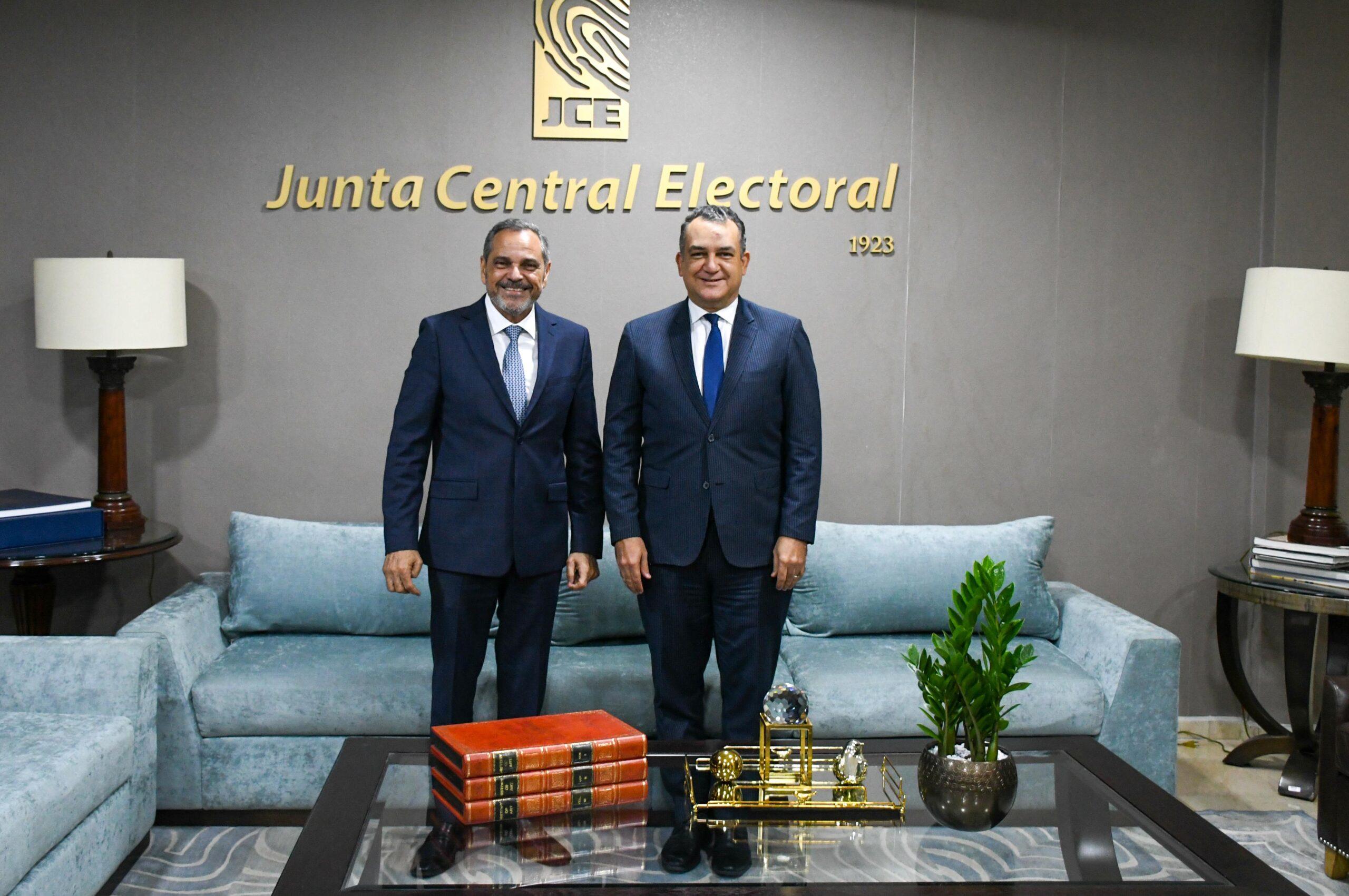 Junior Noboa junto a Román Jáquez
