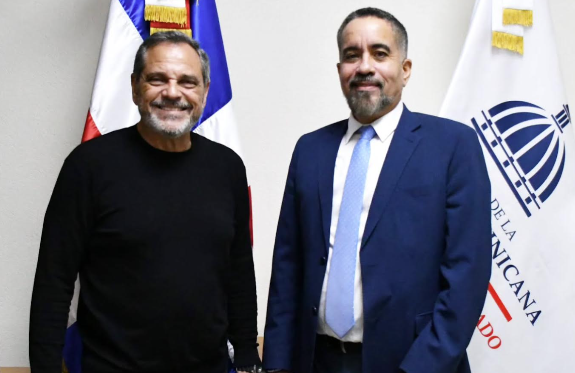 El Comisionado de Béisbol, Junior Noboa junto al investigador Publio Peláez