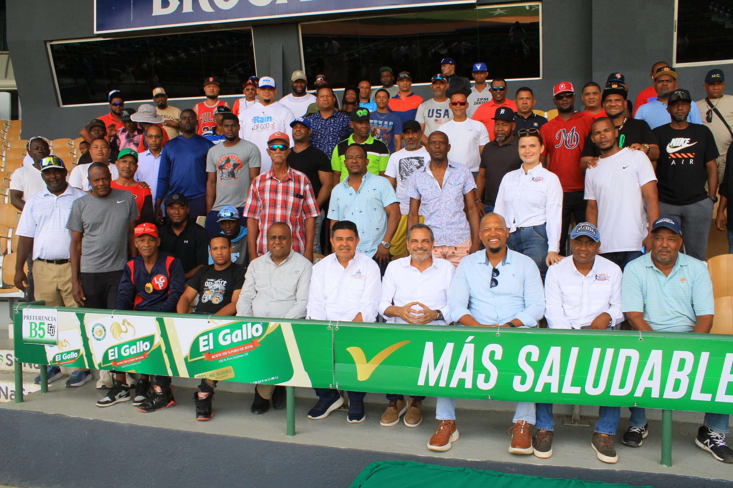 Comisionado de Béisbol, Junior Noboa, junto a presidentes de ligas y programas independientes
