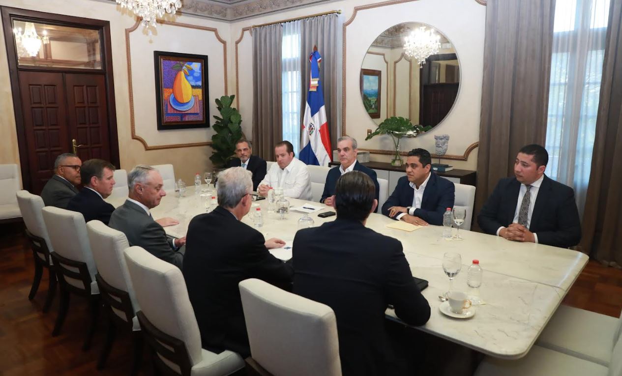 Encuentro de Rod Manfred y Luis Abinader