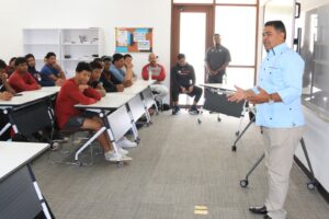 Diogenes De la Cruz realizó una exhortación a los prospectos de la academia de Arizona